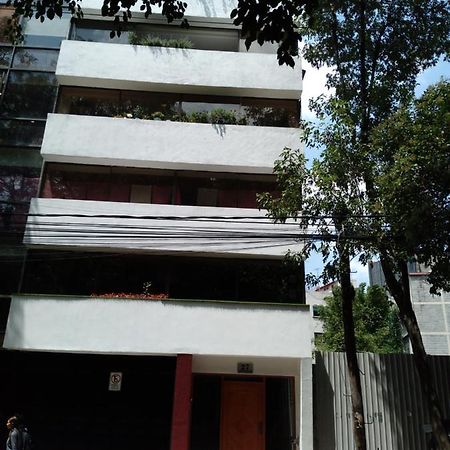Charming Sunny Bedroom Overlooking Beautiful Amsterdam Avenue In Best Condesa Area México DF Exterior foto