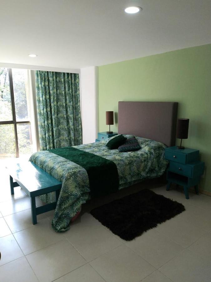 Charming Sunny Bedroom Overlooking Beautiful Amsterdam Avenue In Best Condesa Area México DF Exterior foto
