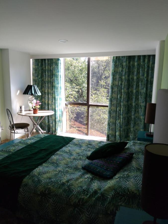 Charming Sunny Bedroom Overlooking Beautiful Amsterdam Avenue In Best Condesa Area México DF Exterior foto